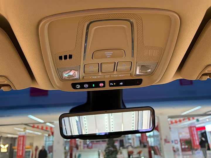 Фото 18 - Buick GL8 ES