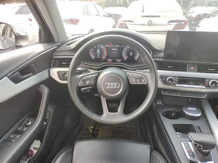 Фото 11 - Audi A4L