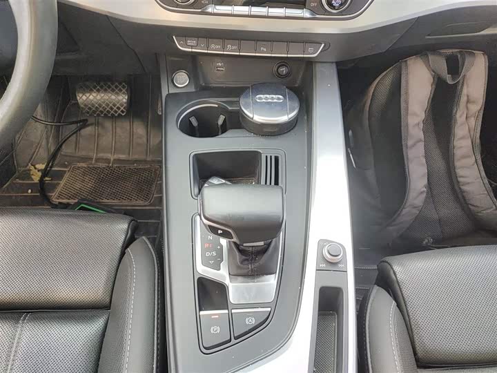 Фото 14 - Audi A4L