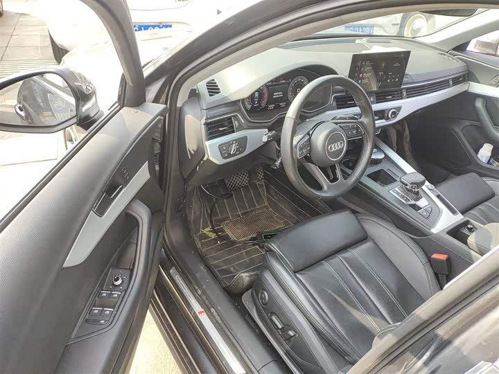 Фото 16 - Audi A4L