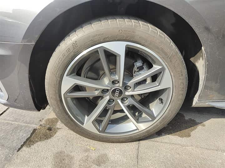 Фото 23 - Audi A4L