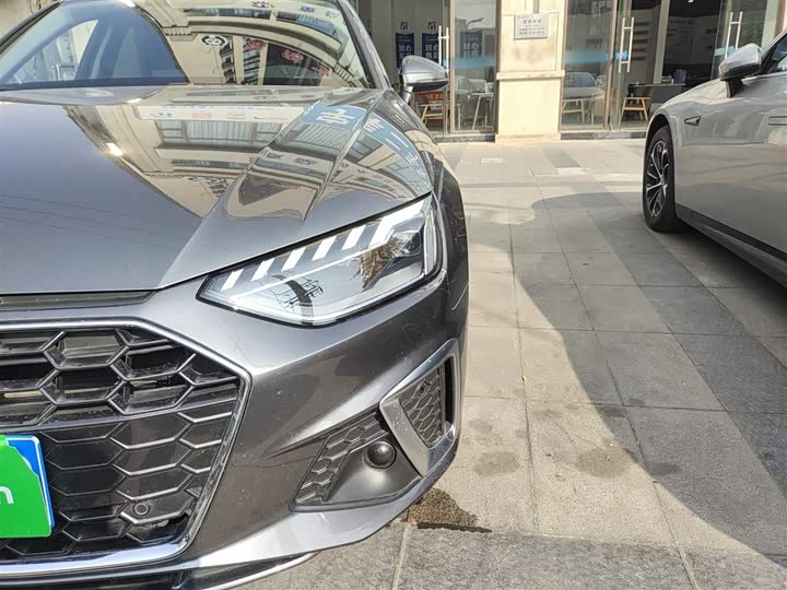 Фото 24 - Audi A4L