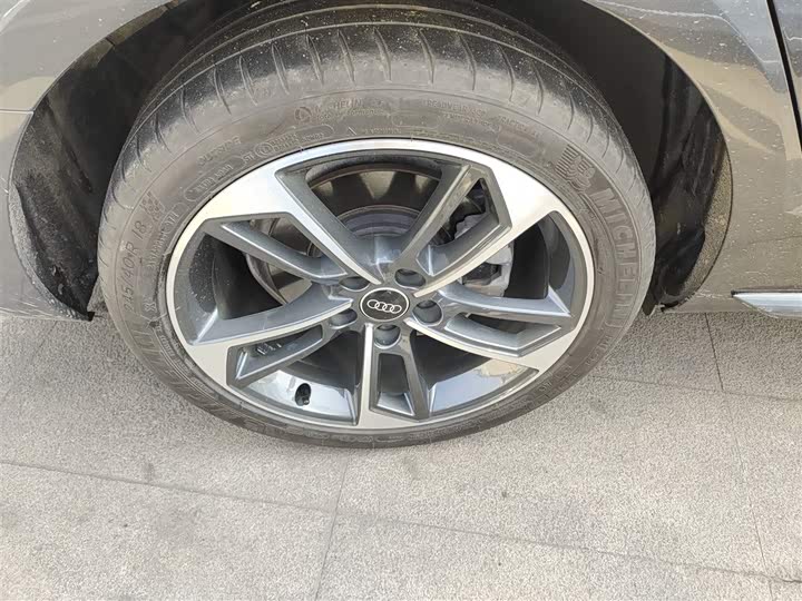 Фото 26 - Audi A4L