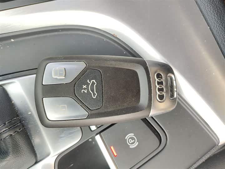 Фото 9 - Audi A4L