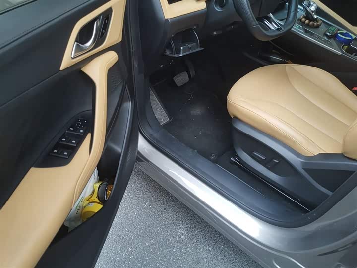 Фото 14 - Roewe RX5