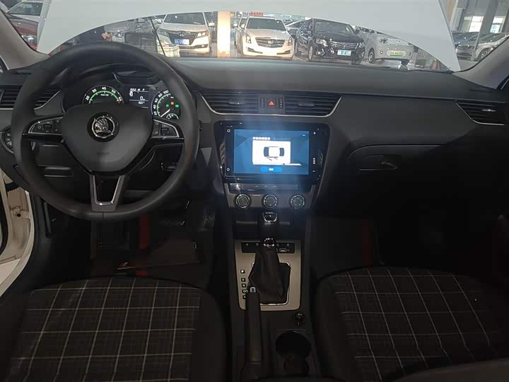 Фото 10 - Skoda Octavia Pro