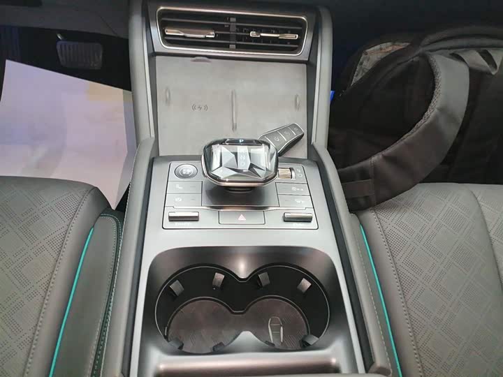 Фото 14 - BYD Qin L