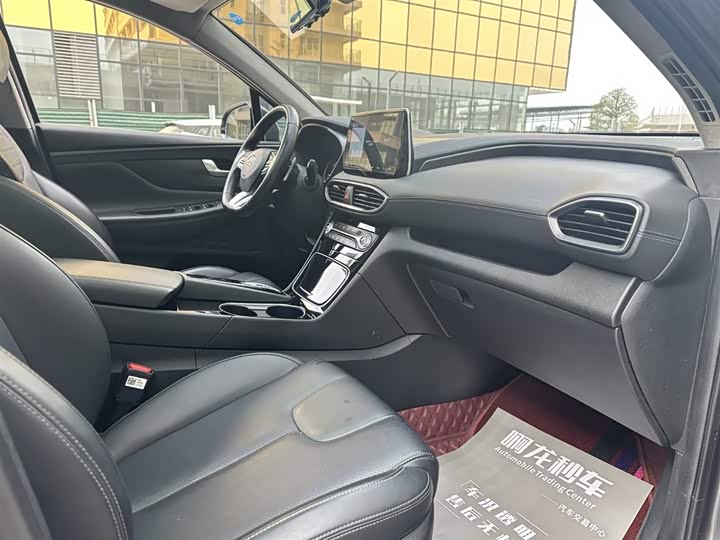 Фото 11 - Hyundai Santa Fe