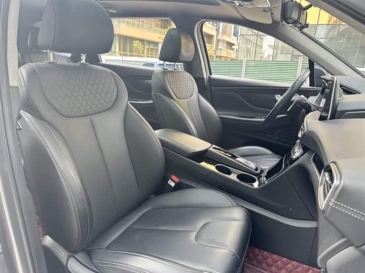 Фото 12 - Hyundai Santa Fe