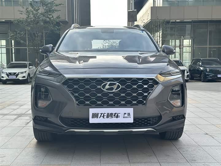 Фото 2 - Hyundai Santa Fe
