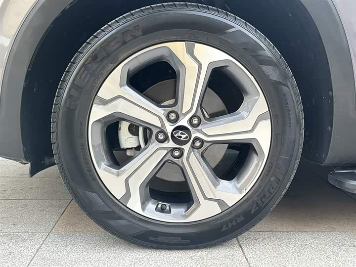 Фото 22 - Hyundai Santa Fe