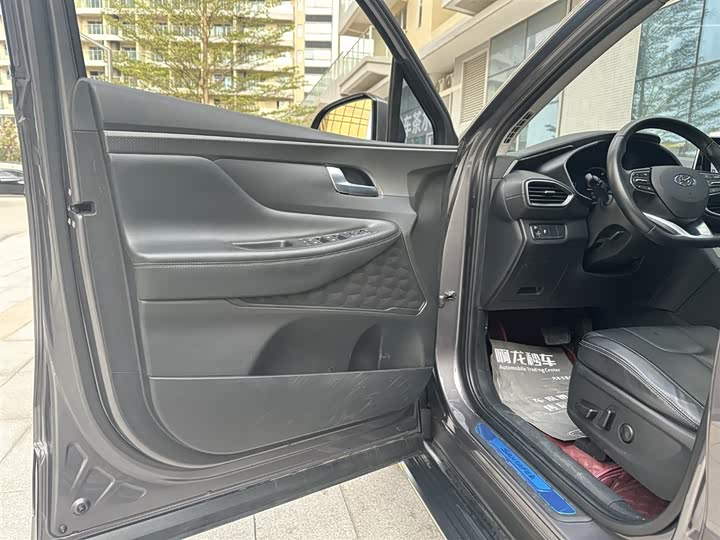 Фото 23 - Hyundai Santa Fe