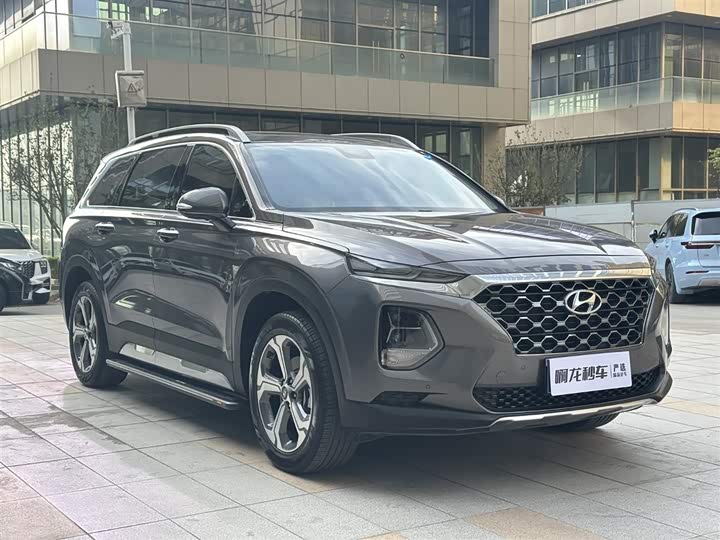 Фото 3 - Hyundai Santa Fe