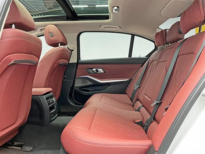 Фото 14 - BMW i3