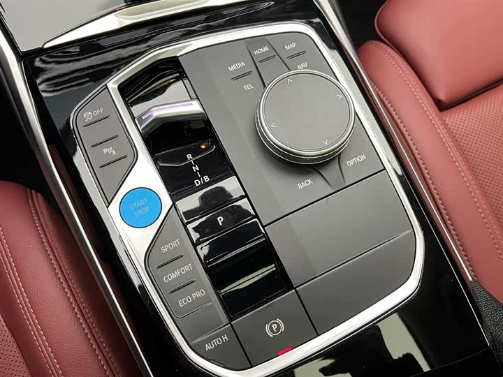 Фото 16 - BMW i3