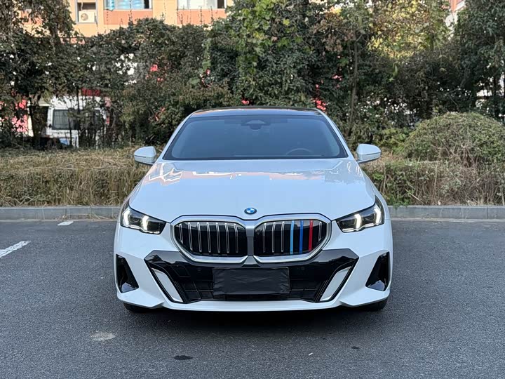 Фото 2 - BMW 5 Series