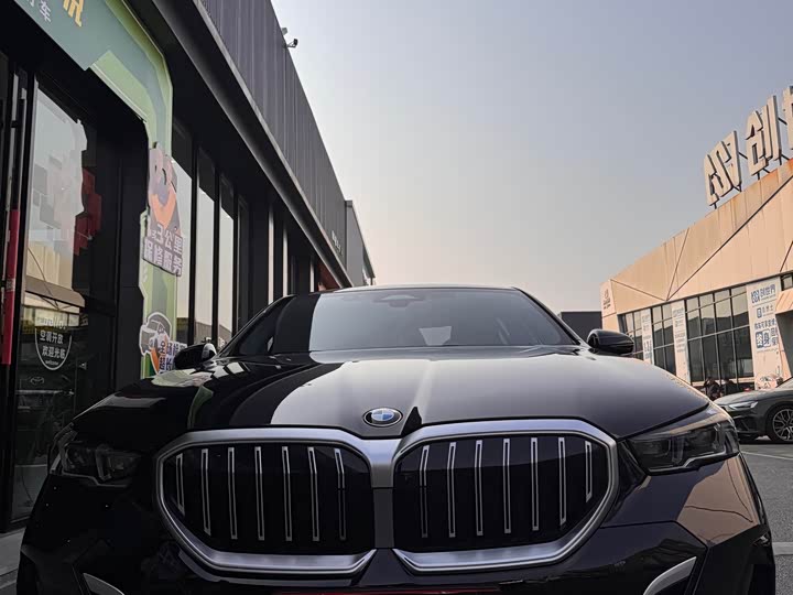 Фото 2 - BMW 5 Series