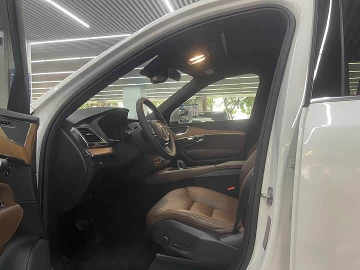 Фото 3 - Volvo XC90