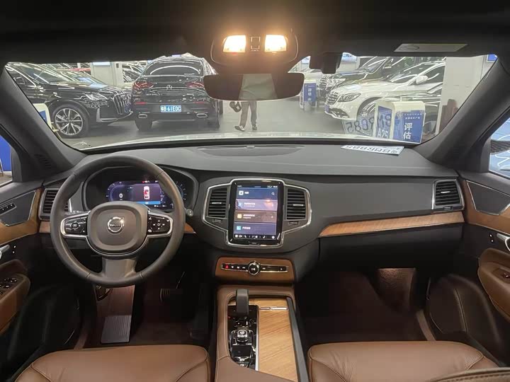 Фото 4 - Volvo XC90