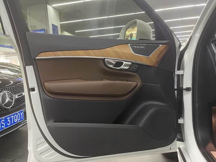 Фото 6 - Volvo XC90