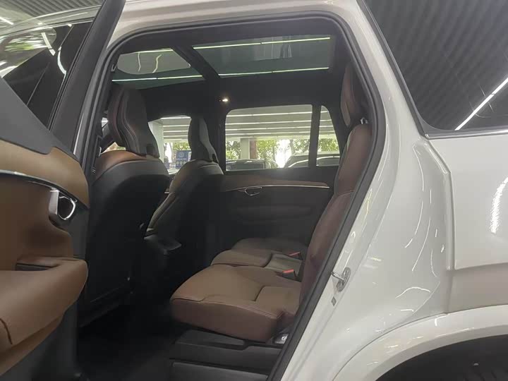 Фото 7 - Volvo XC90