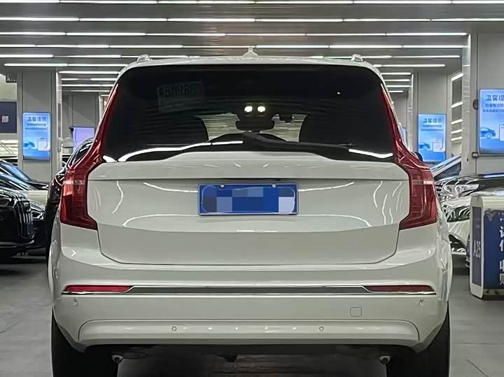 Фото 9 - Volvo XC90