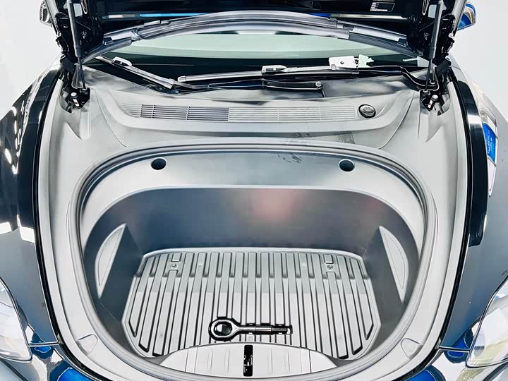 Фото 24 - Tesla Model 3