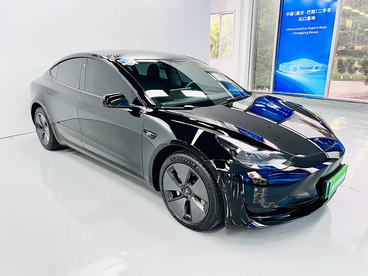 Фото 3 - Tesla Model 3