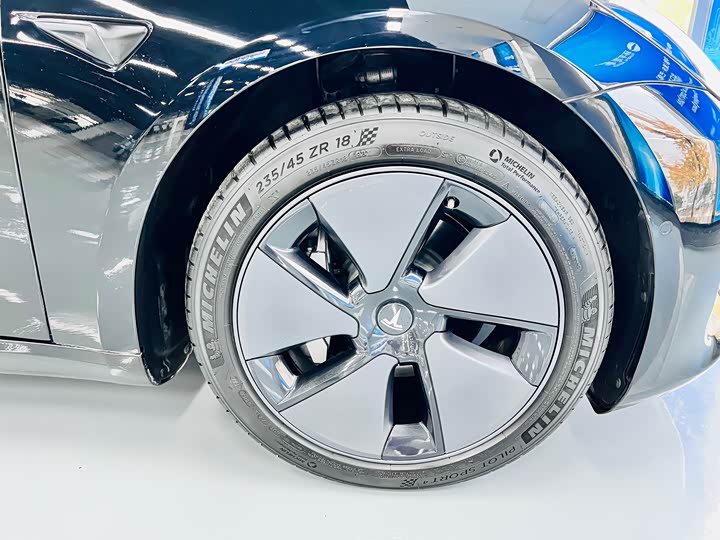 Фото 7 - Tesla Model 3