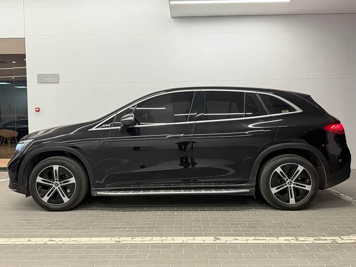 Фото 17 - Mercedes-Benz EQE SUV