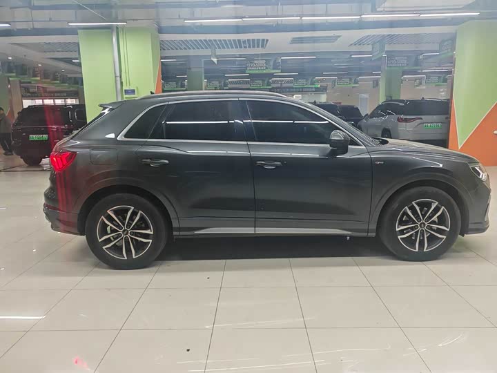 Фото 8 - Audi Q3