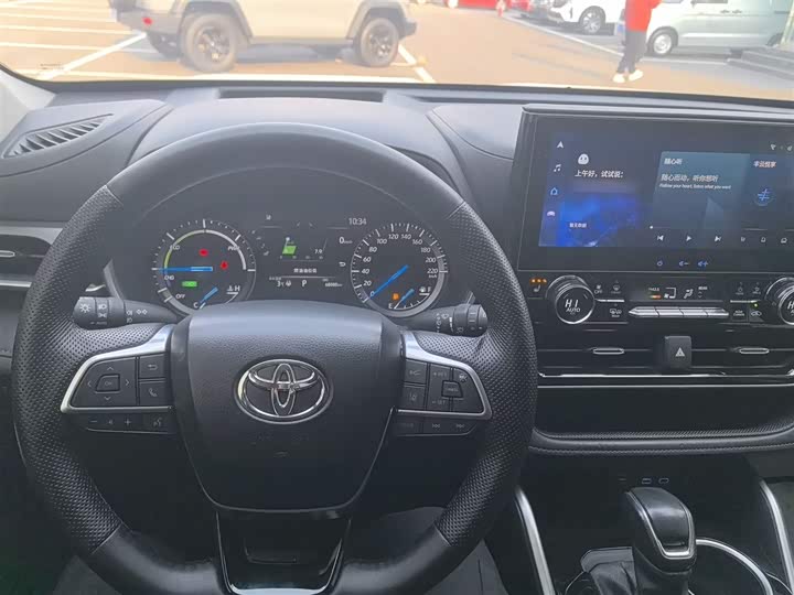 Фото 10 - Toyota Highlander