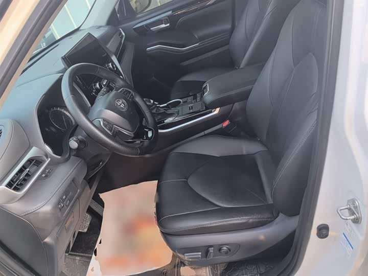 Фото 15 - Toyota Highlander