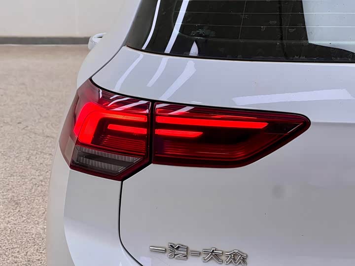 Фото 11 - Volkswagen Golf