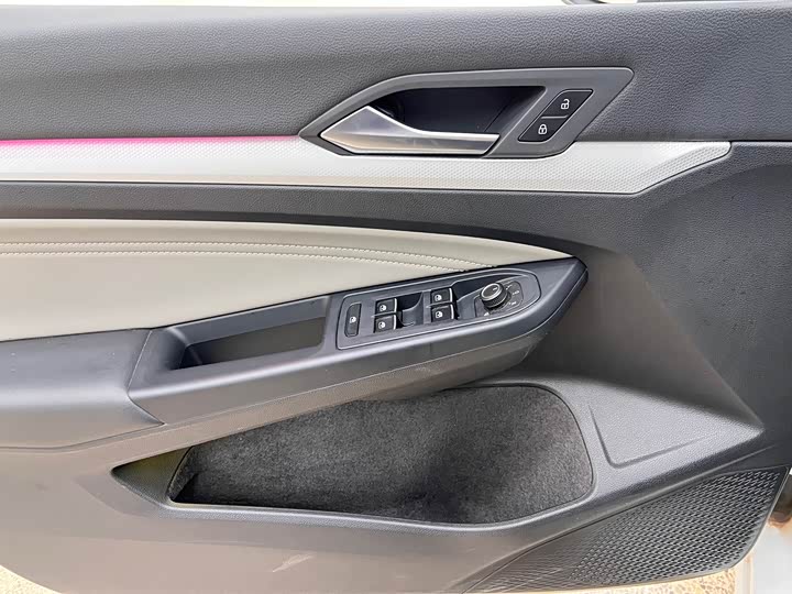 Фото 12 - Volkswagen Golf