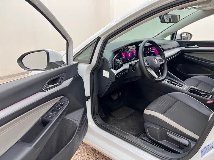 Фото 13 - Volkswagen Golf