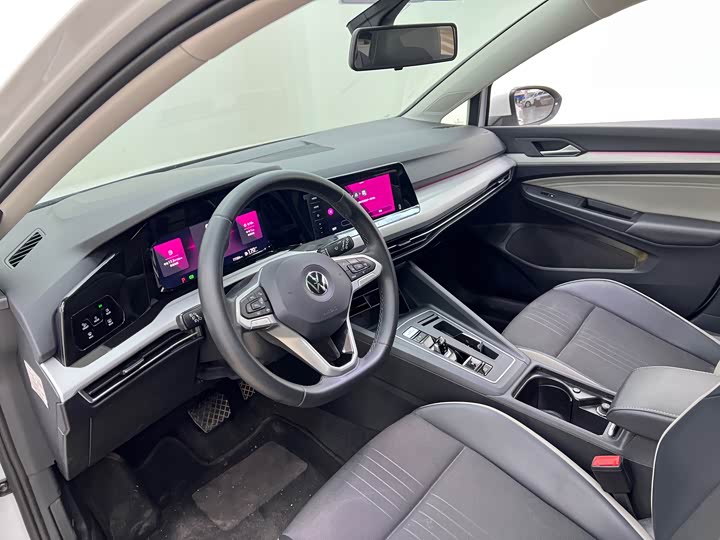 Фото 14 - Volkswagen Golf