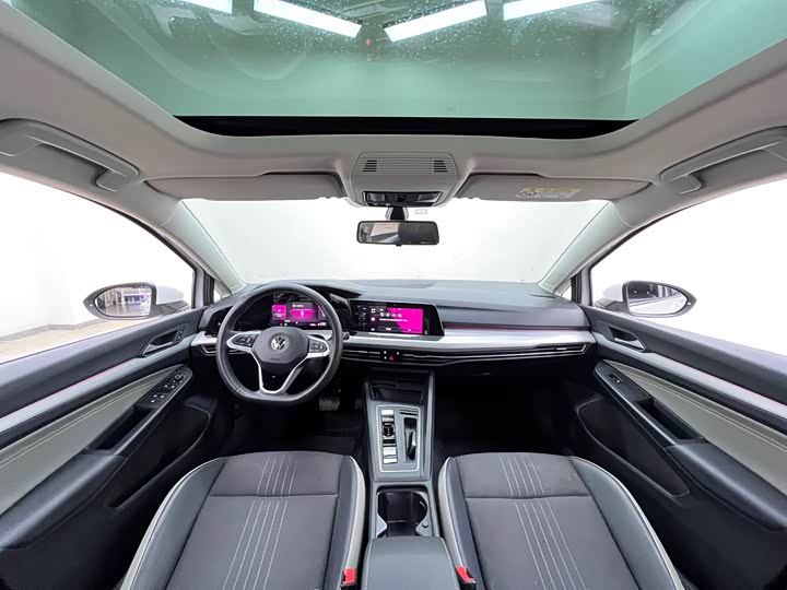 Фото 18 - Volkswagen Golf