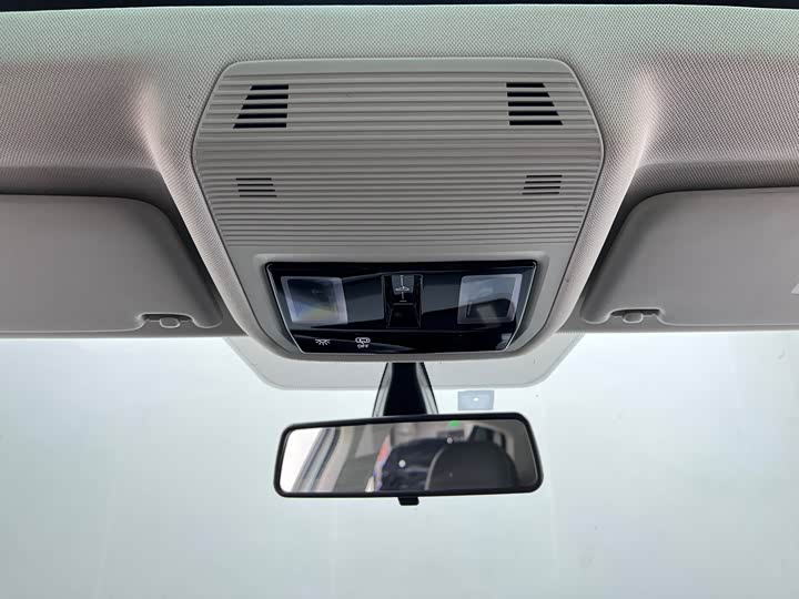 Фото 23 - Volkswagen Golf