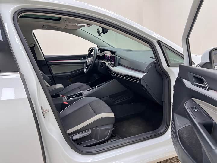 Фото 29 - Volkswagen Golf