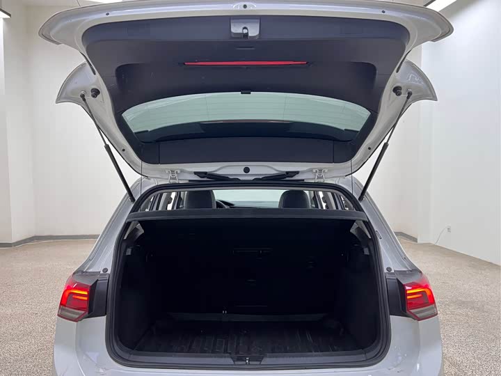 Фото 30 - Volkswagen Golf