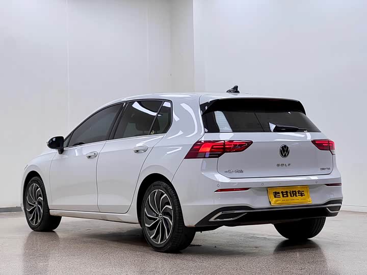 Фото 5 - Volkswagen Golf