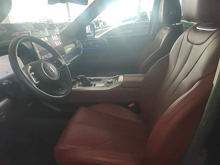 Фото 15 - Tank 400 Hybrid