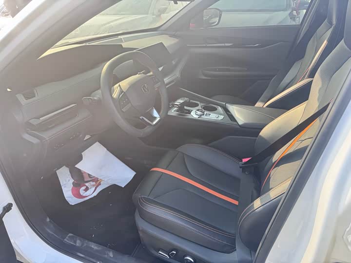 Фото 4 - Changan UNI-V