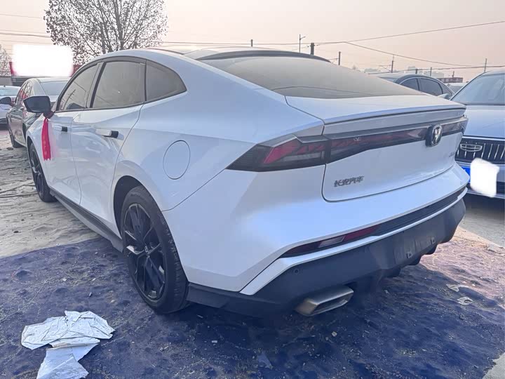 Фото 7 - Changan UNI-V