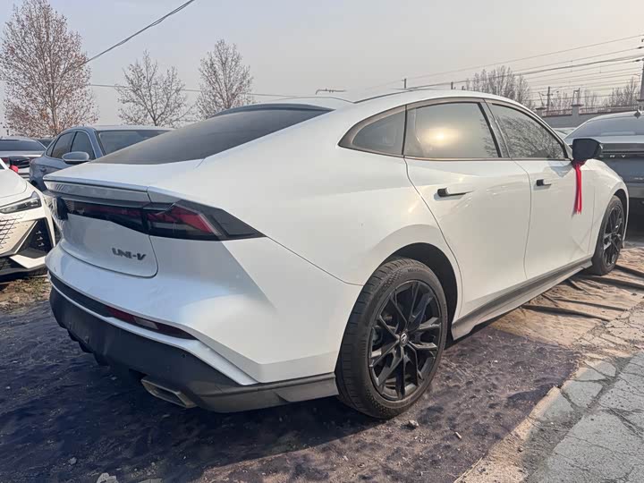 Фото 9 - Changan UNI-V