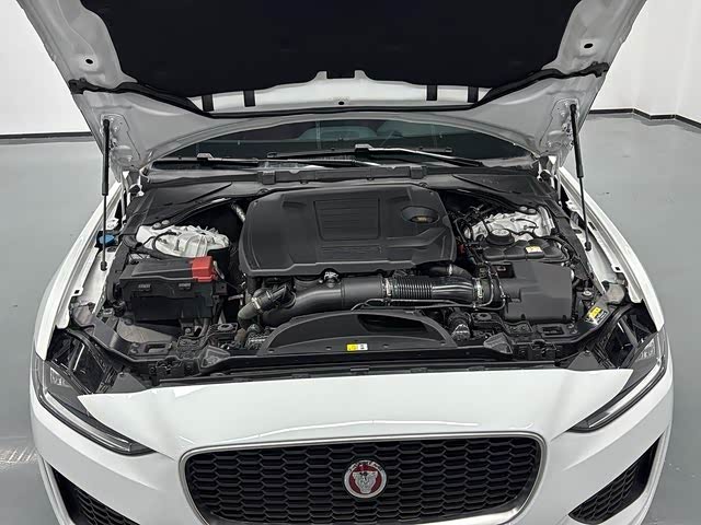 Фото 13 - Jaguar XE L