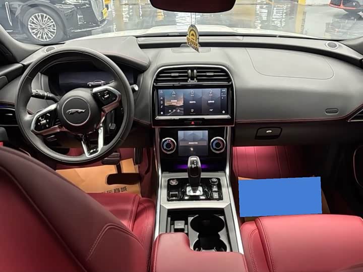 Фото 3 - Jaguar XE L