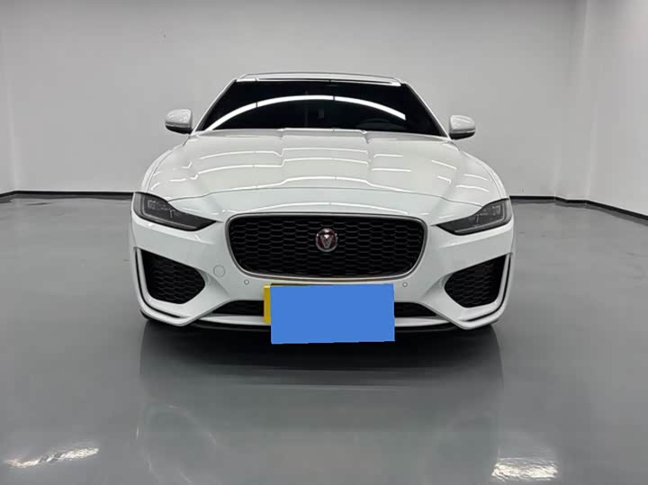 Фото 6 - Jaguar XE L