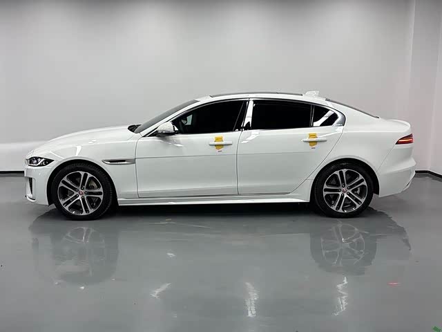 Фото 7 - Jaguar XE L